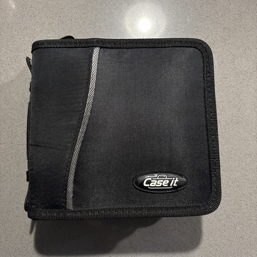 CASE IT 32 CD Zippered Case With Handle - 16 Double Sided Sleeves
